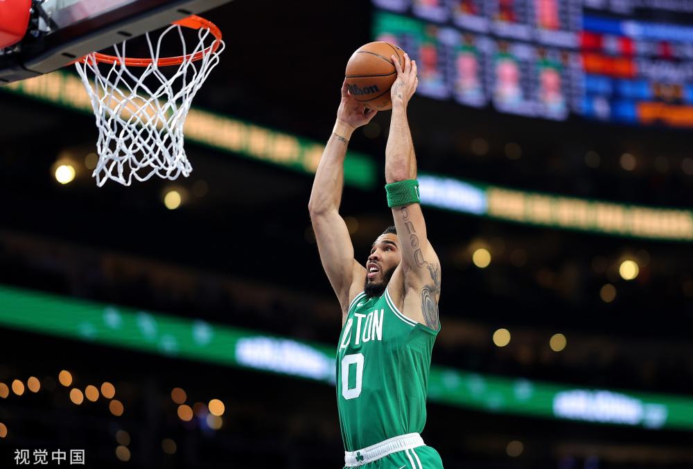 着球员自身 着球员自身