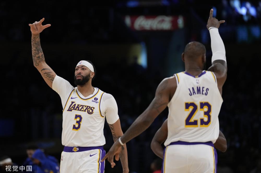 但赛场外的 但赛场外的